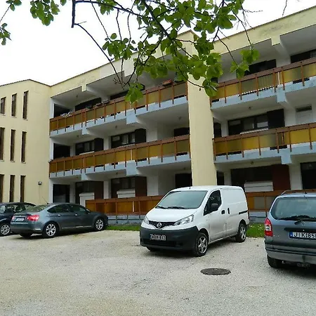 Apartman Sanyi